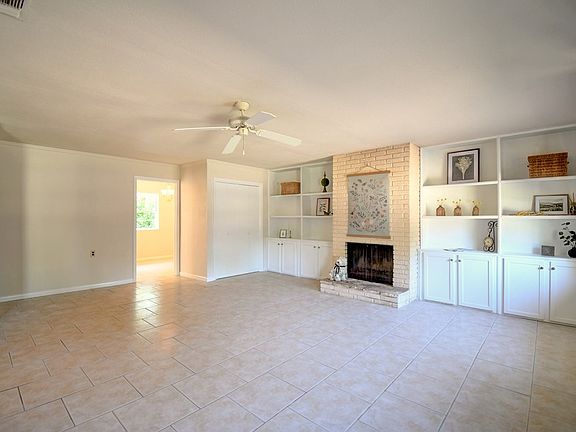 5th image of 1119 Lake Dr