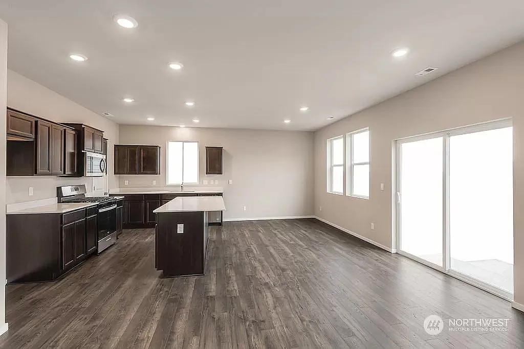 1313 SW Pendleton Way — Photo 3