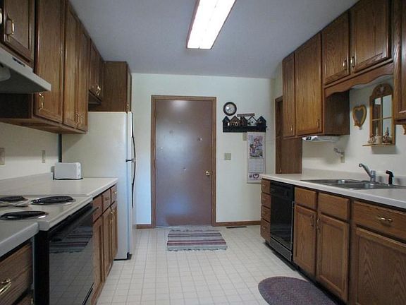 5th image of 611 E Welco Dr