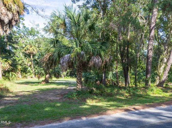 125 Horse Island Dr, Saint Helena Island, SC 29920