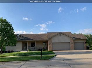 1721 Aztec Cir, Sioux City, IA 51104
