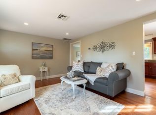 2 Cross St, Amesbury, MA 01913
