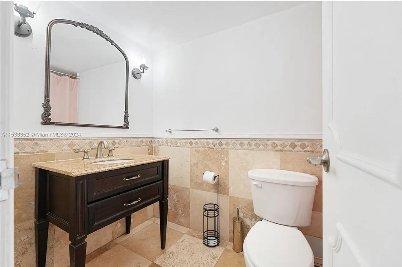 11930 N Bayshore Dr — Photo 4