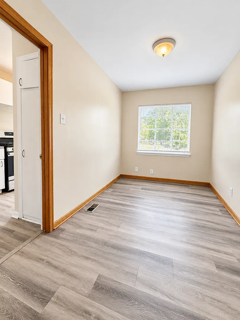 Cute and Cozy 2 Bedroom — Photo 4