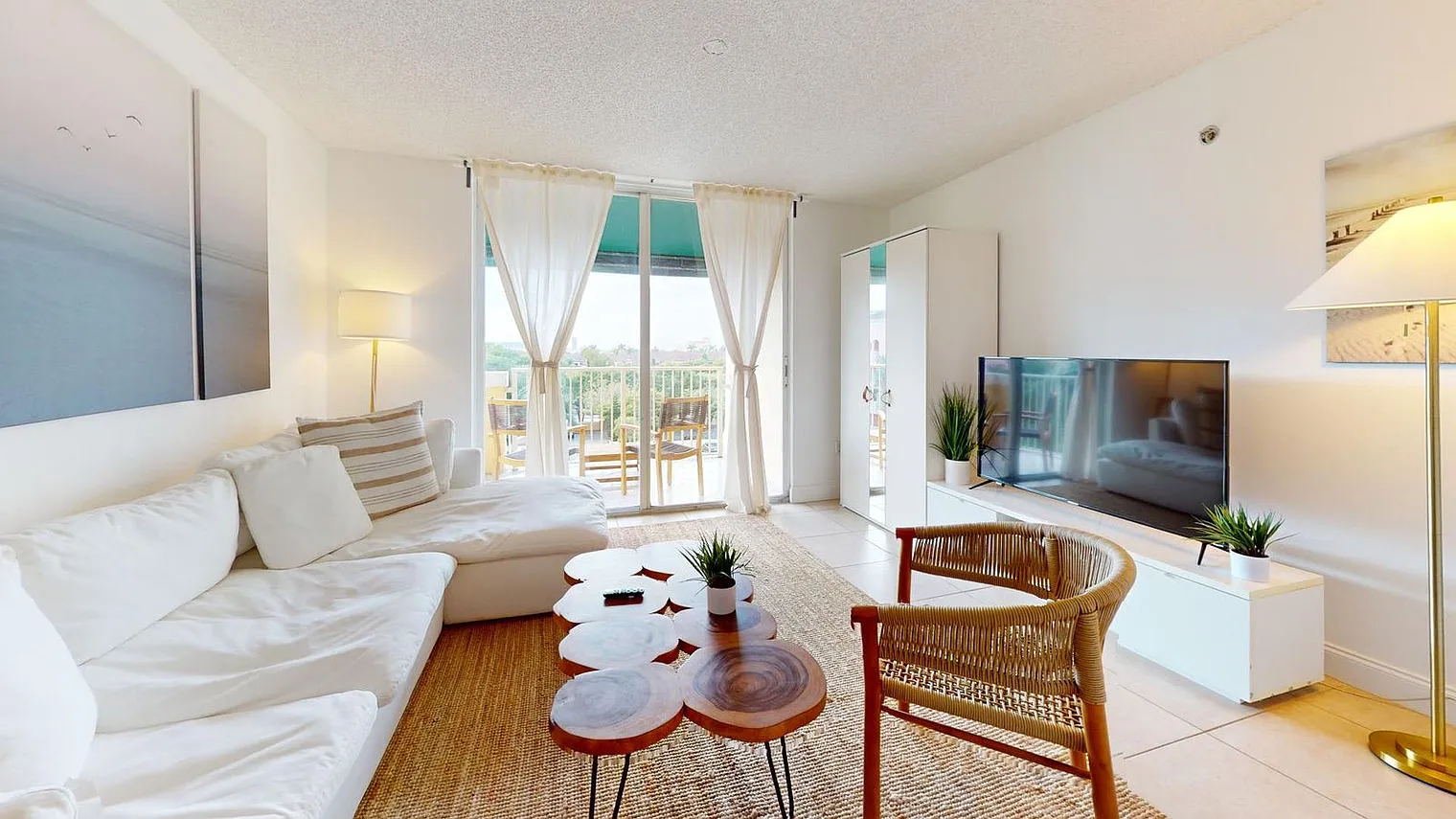 1 bed, 1.0 bath, 721 sqft, $3,906 — Photo 3