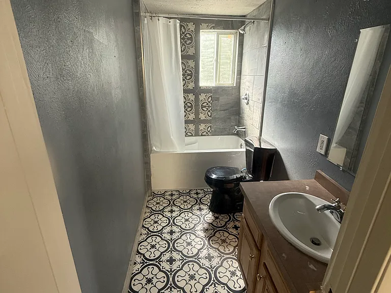 401 Sherman St #1 — Photo 5