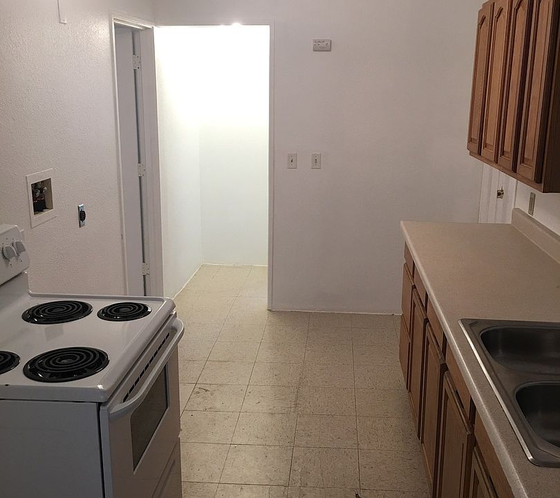 2nd image of 2330 Oak Ave