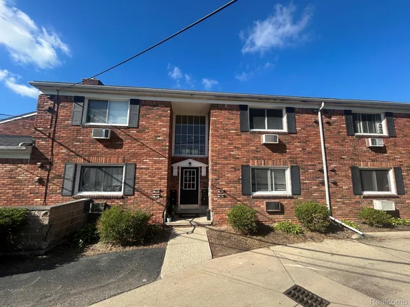 31831 Grand River Ave, Farmington, MI 48336