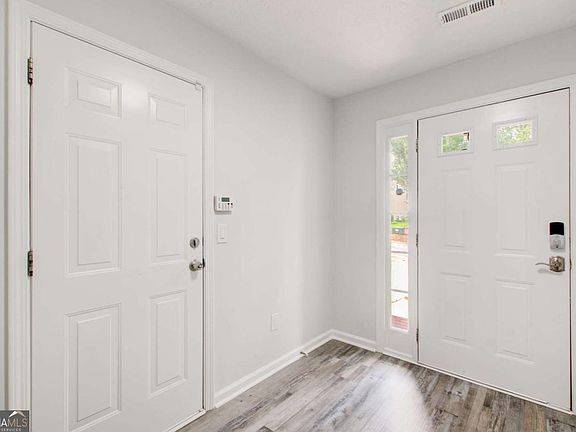 3rd image of 2470 Stonegate Dr NW