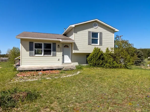 2049 E Sparling Rd, Kingsley, MI 49649