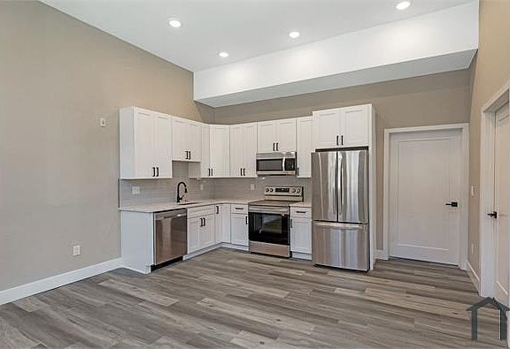2nd image of 3006 Ridge Ave
