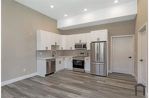 Building Photo - 3006 Ridge Ave