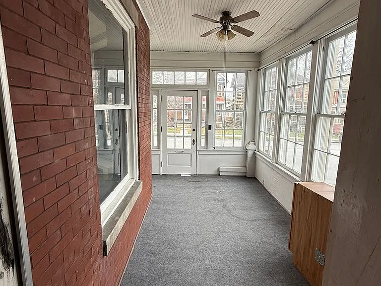 49 W Commerce St — Photo 16