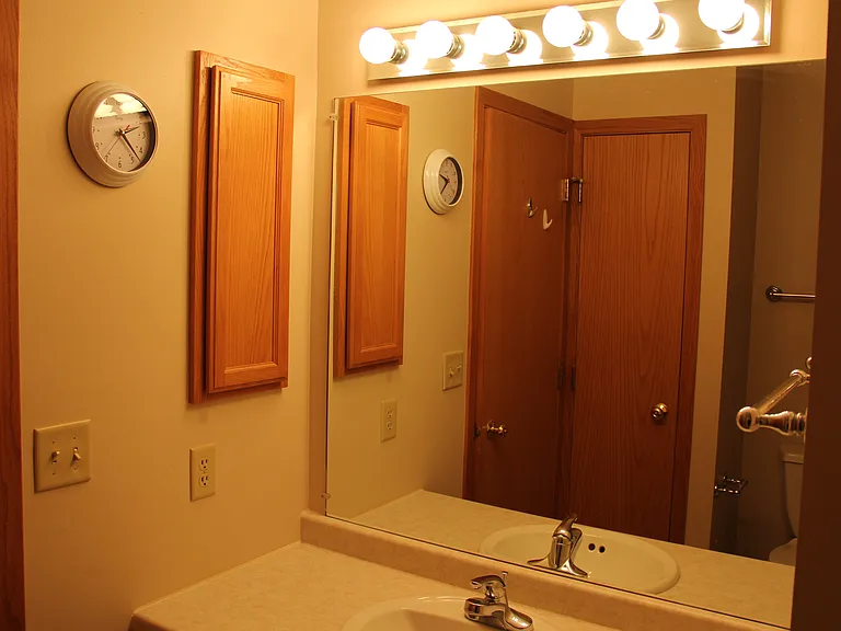 3902 Meadow Brook Ct — Photo 4