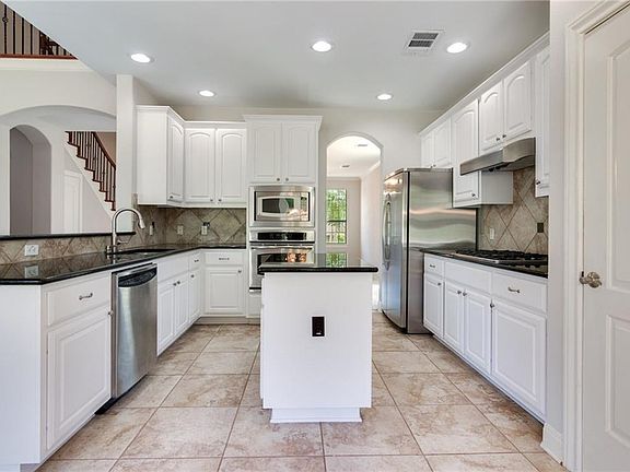 3rd image of 11501 Woodland Hills Trl
