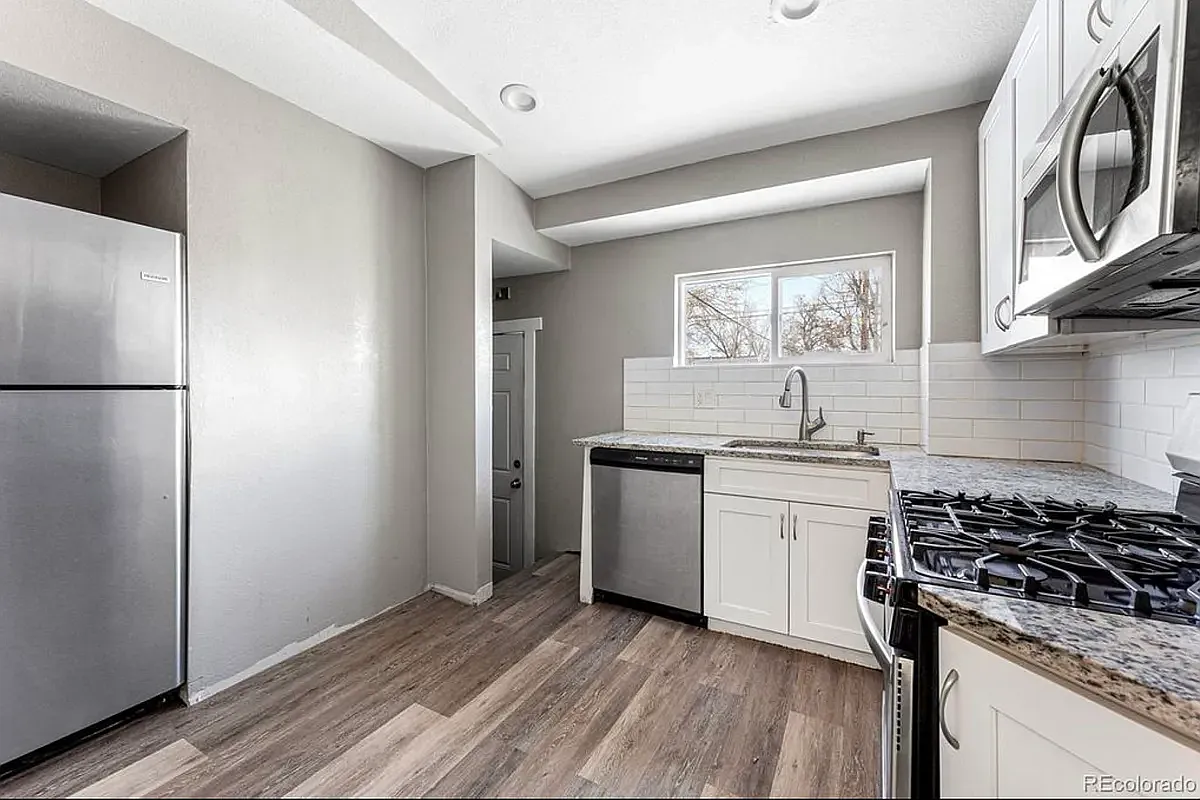 3 bed, 750 sqft, $2,300 — Photo 4
