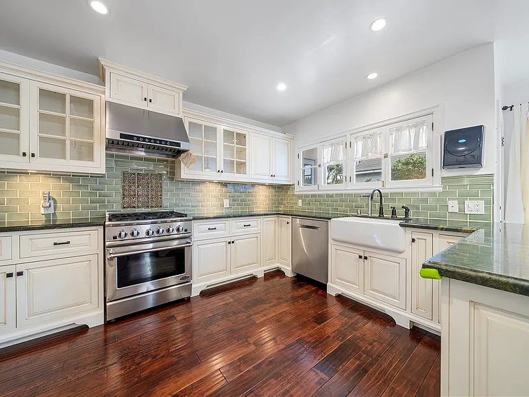 408 N Story Pl — Photo 12