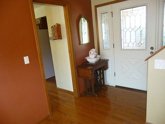 4th image of 5640 Glenmore Dr SE