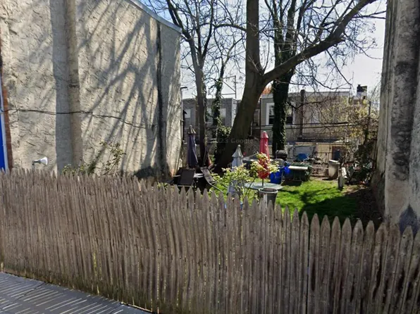 2608 Deacon St, Philadelphia, PA 19129