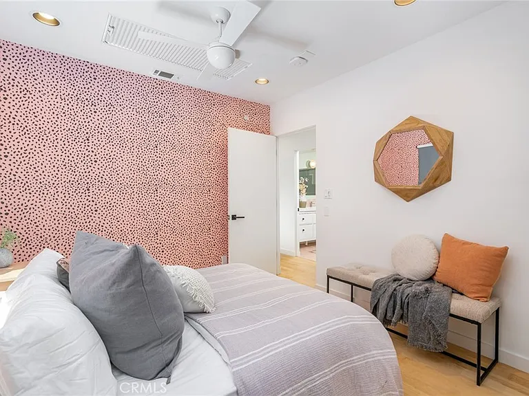 444 36th St — Photo 22