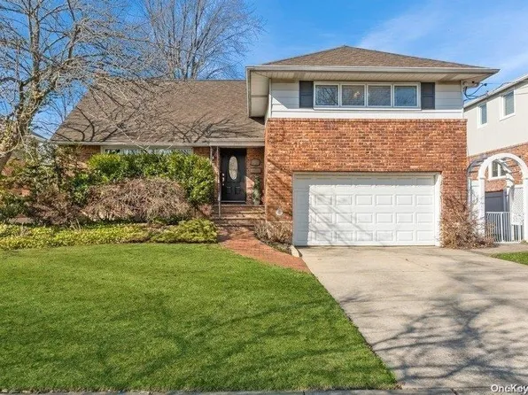 2571 Locust Avenue, North Bellmore, NY 11710