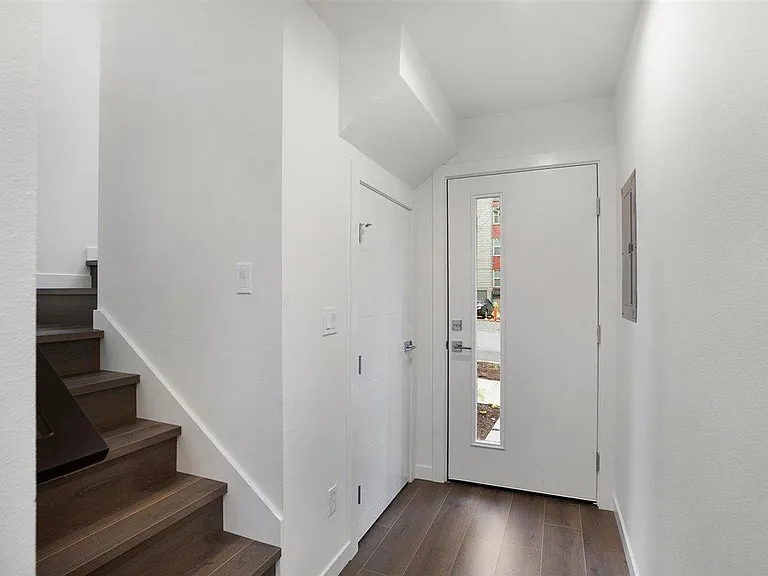 1006 E Mercer St — Photo 2