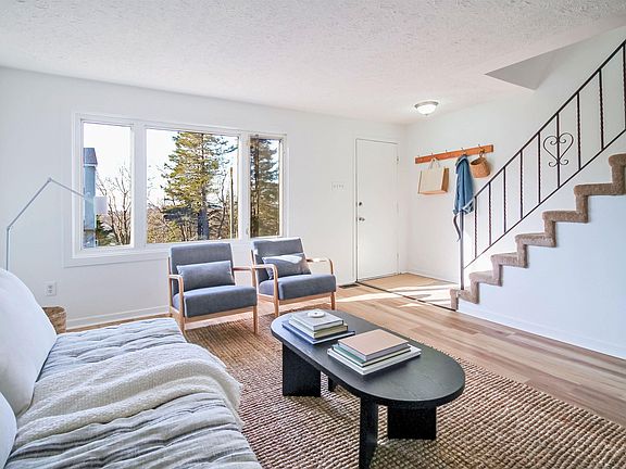 5th image of 36 Regal Rd