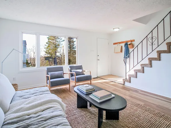 36 Regal Rd, Dartmouth, NS B2W 4H6