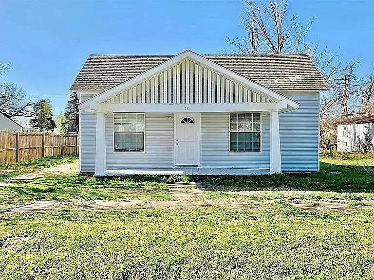 Property Photo - 211 W Madison St