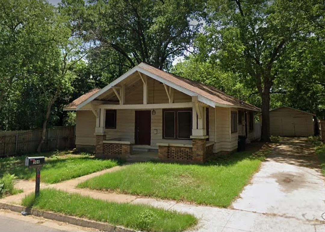 304 S Douglas Ave — Photo 1