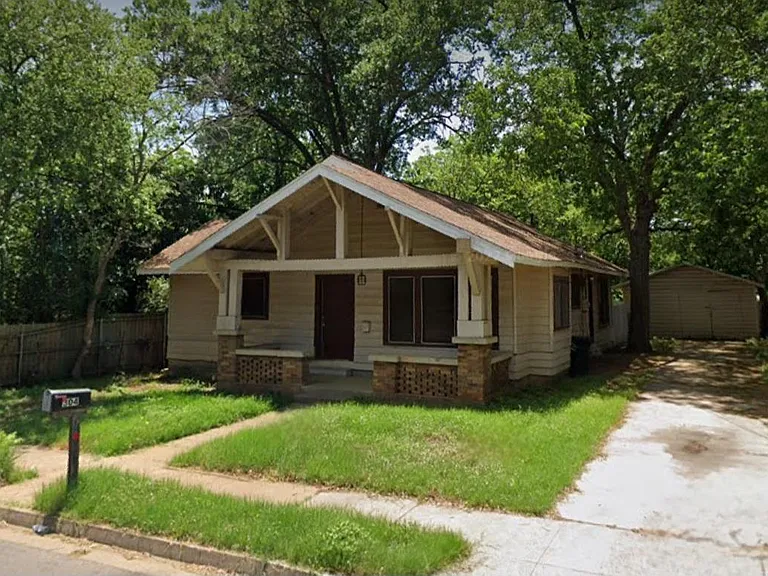 304 S Douglas Ave — Photo 1