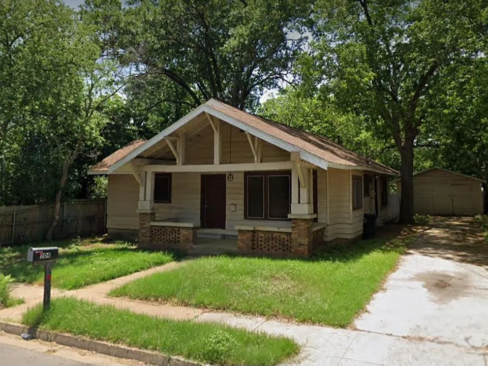 304 S Douglas Ave