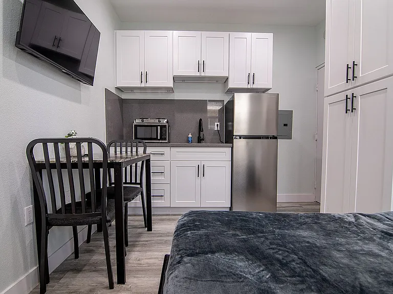 Michigan Avenue Apartments — Photo 34