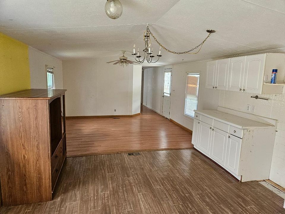 1st image of 854 Higgins Road