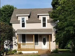 402 N Vine St, Du Quoin, IL 62832