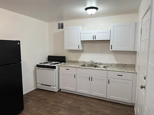 1630 W Desert Cove Ave #B Photo 1