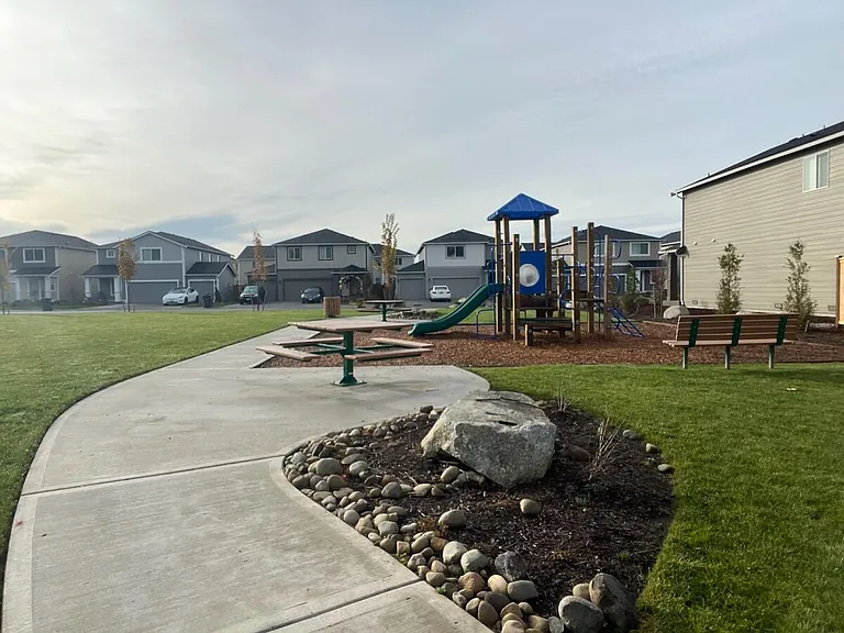 138th Ave E — Photo 28