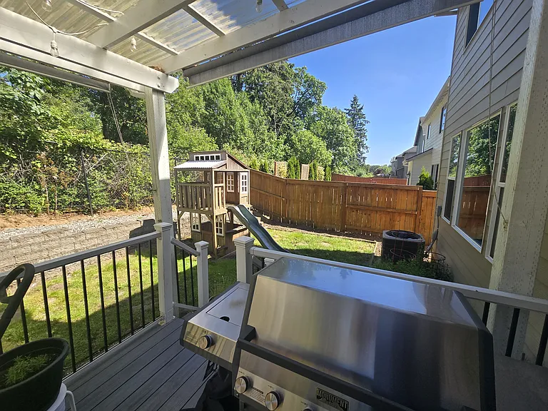 9424 N Alder St — Photo 12