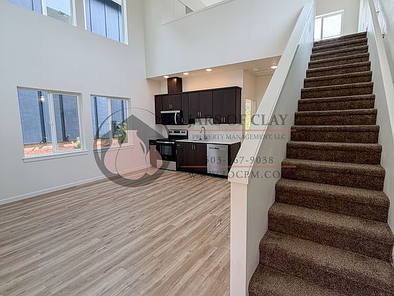 2nd image of 2576 Gilbert St S