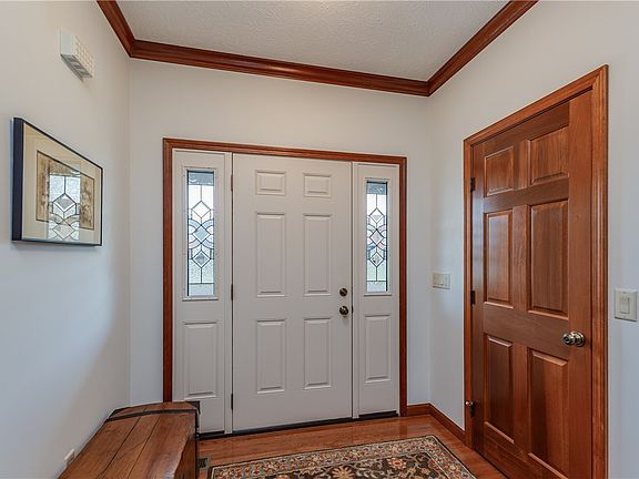 5th image of 801 Hawk Ave