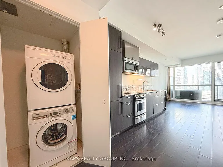 290 Adelaide St W #2106 — Photo 17