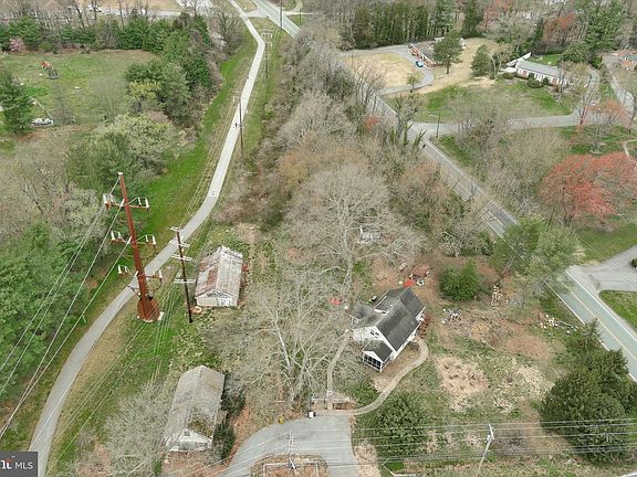 4th image of 1004 Cecil Ave S