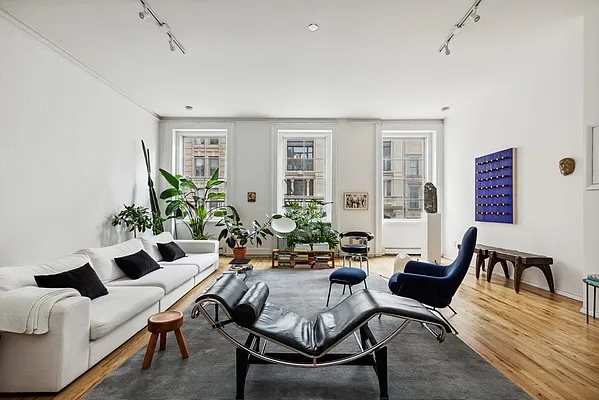 Rented by SERHANT. | media 10