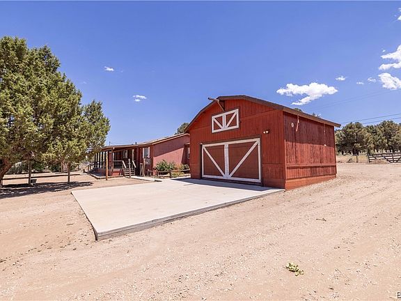3rd image of 46981 Pioneertown Rd