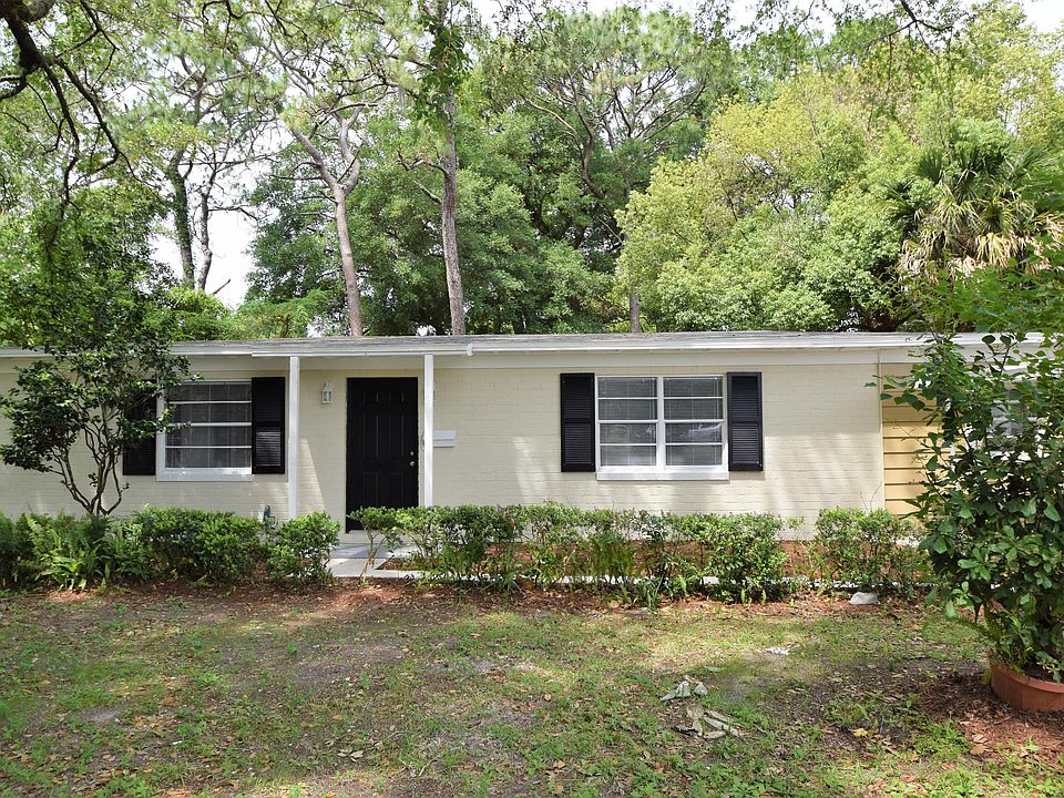 1st image of 2228 Red Oak Dr