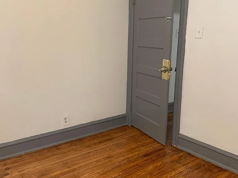1008 S 52nd St — Photo 6