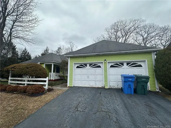 33 Robin Hill Lane, Hamden, CT 06518