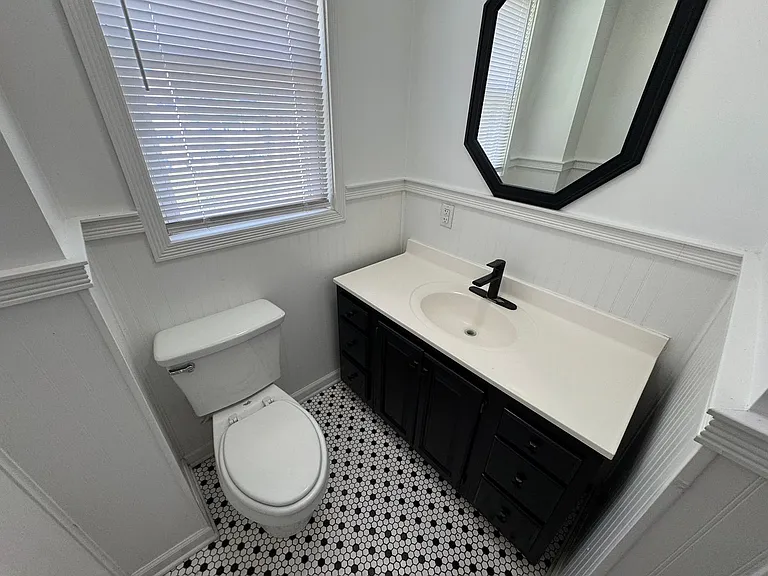210 N Richland St — Photo 17