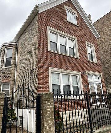 3rd image of 3612 S Wood St #3