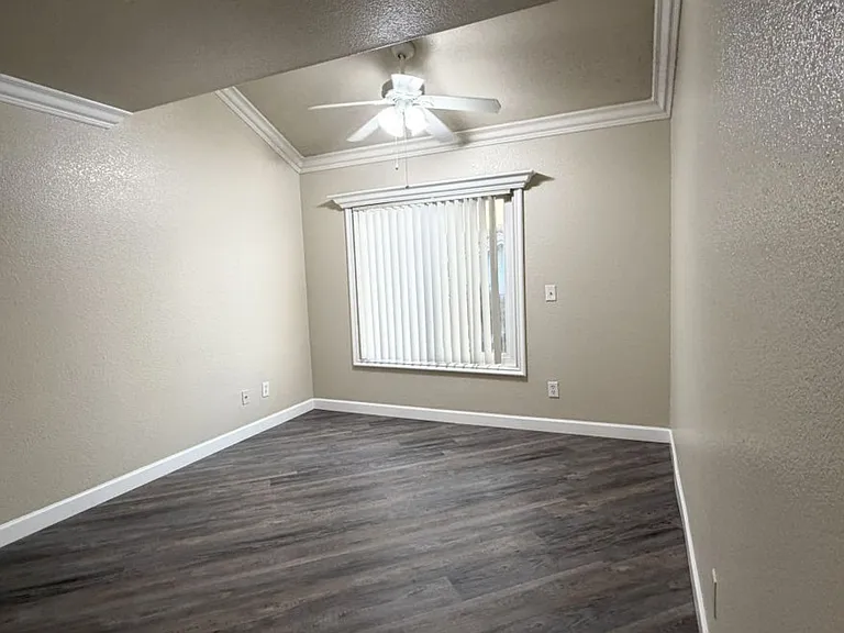 Alcantara Home Apts — Photo 77
